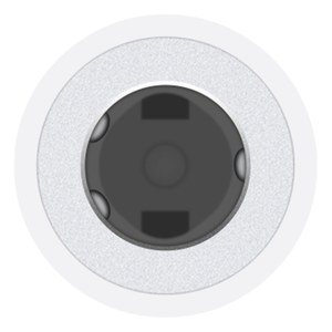 Primer plano del hueco del jack de 3,5 mm del adaptador, visto de frente