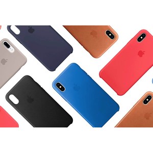 Cases de silicona y de cuero para iPhone repartidos sobre fondo blanco