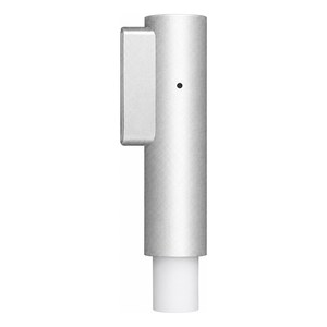 Primer plano del conector MagSafe en L, de aluminio